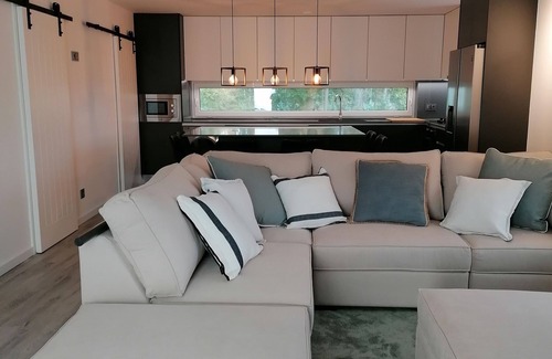 Gondoriz House | Cozy Peneda Geres Park Holiday Home with Pool & Breakfast