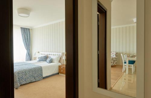 Pomorie Apartment | Elegant Penelopa Palace Apart Hotel & Spa with Ocean Views