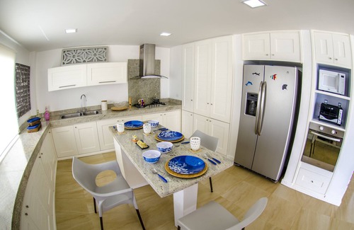 San Luis House | Idyllic Penelope Beach House: Spa & Family-Friendly Stays