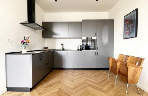 Tricolore Apartment | Cozy Penelope's Apartment: Family-Friendly Retreat
