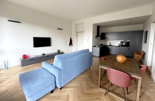 Tricolore Apartment | Cozy Penelope's Apartment: Family-Friendly Retreat