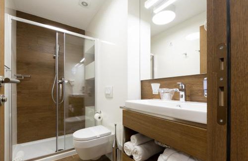 Sumatra Hotel | Top-Rated Penginapan Acha Acha: Pet-Friendly Retreat