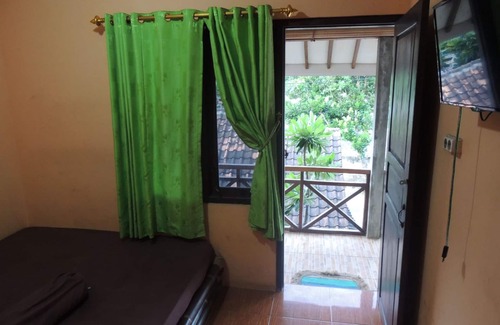 Wonosari Hotel | Cozy Penginapan Pratama: Family-Friendly with Breakfast