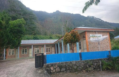 Silahi Sabungan House | Cozy Penginapan Rindu Alam: Breakfast Included Stay