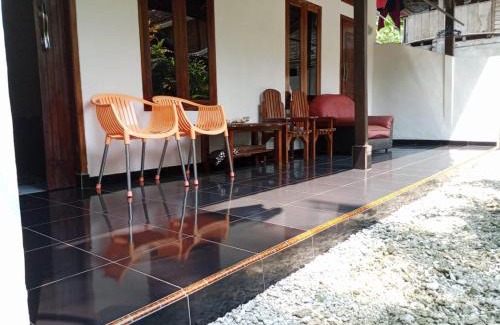 Krui House | Budget-Friendly Stay at Penginapan Sauqi for Families & Pets