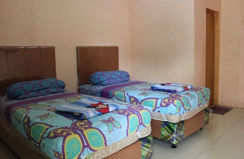 Medan House | Convenient Stay at Penginapan Transit Tomato with Breakfast