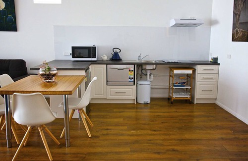 Penguin Apartment | Perfect Retreat at Penguin Beachfront Apartments - 10/10 Rating
