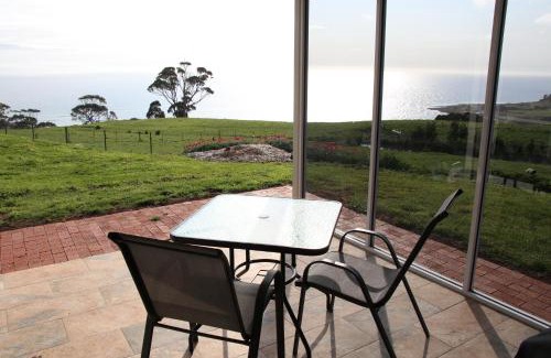 Central Coast Council House | Penguin Seaside Farm: 4-Star Family-Friendly Retreat