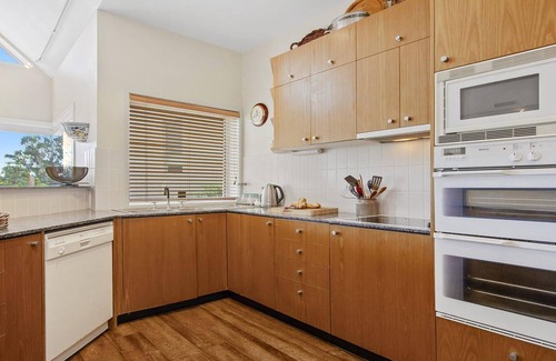 Culburra Beach Villa | Relax at Penguins Rest in Award-Winning Tilbury Cove