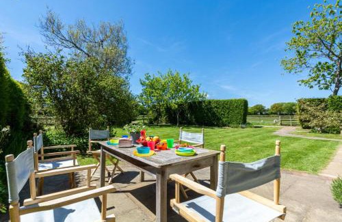 Abbess Roding House | Discover Family-Friendly Comfort at Penhill Cottage