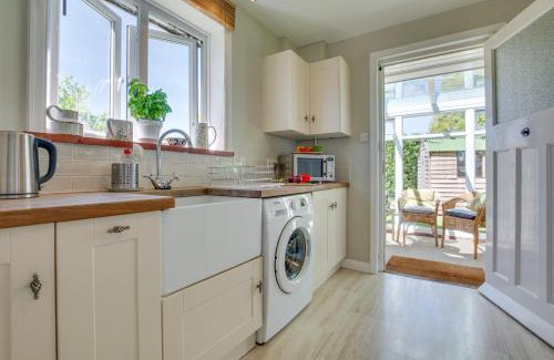 Abbess Roding House | Discover Family-Friendly Comfort at Penhill Cottage