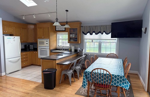 Penhook House | Discover Penhook Hideaway with Lake Views and Breakfast