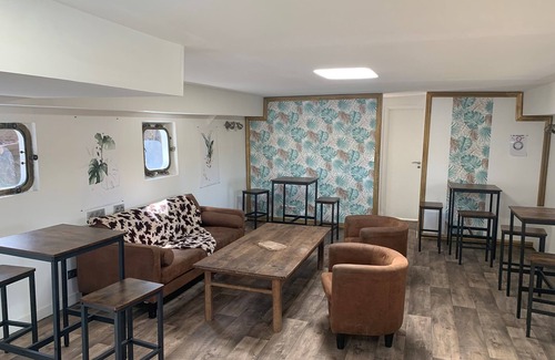 Minimes - Barriere de Paris Boat Rental | Inviting Peniche for 8 Near Toulouse with Spa & Breakfast