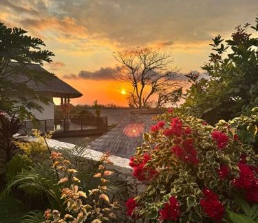 Penida Island Hotel | Penida View Village - Infinity pool & Volcano View