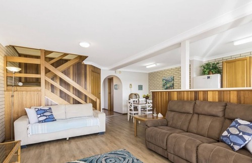 Yamba Apartment | Peninsula Court 6: Discover Fish Right from Your Doorstep