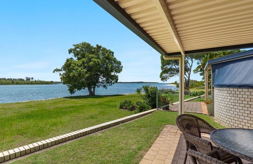 Yamba Apartment | Peninsula Court - Unit 9: Oceanfront Retreat with Pool