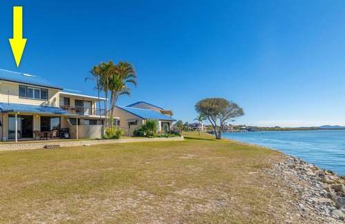 Yamba Apartment | Peninsula Court - Unit 9: Oceanfront Retreat with Pool