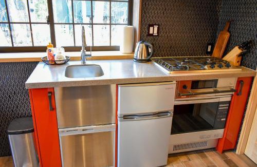 Hokujo Cabin | Discover Penke Panke Lodge: Family-Friendly with Hot Tub