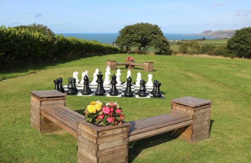 Aberporth House | Cozy Penlan Coastal Cottages - Driftwood with Hot Tub