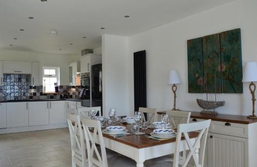 Aberporth House | Cozy Penlan Coastal Cottages - Driftwood with Hot Tub