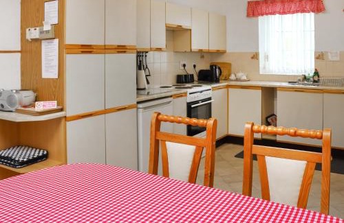 Rhyd-y-clafdy House | Pet-Friendly Getaway at Penlon Cottage for Families
