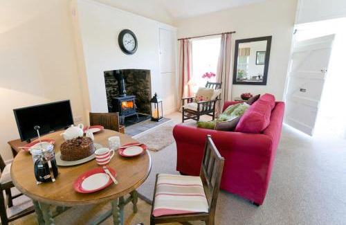 Ty Croes House | Penlon: Pet-Friendly Oasis with Oceanfront Views