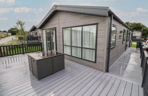 Fowey House | Pet-Friendly Haven at Penmarlam Lodge Retreat 12