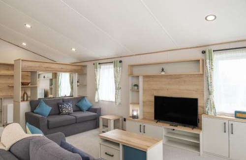 Fowey House | Pet-Friendly Haven at Penmarlam Lodge Retreat 12