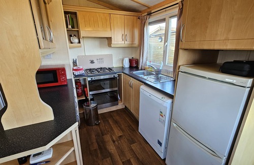 Widemouth Bay Cottage | Penmor: Cozy Holiday Home for 6 with Great Amenities