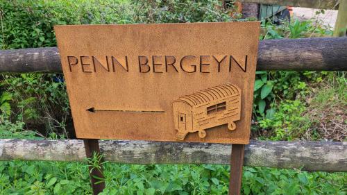 Trusham Apartment | Inviting Penn Bergeyn Shepherd's Huts with a Relaxing Hot Tub