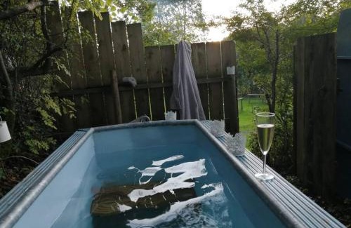 Trusham Apartment | Inviting Penn Bergeyn Shepherd's Huts with a Relaxing Hot Tub