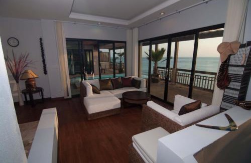 Ko Lanta Villa | Relax at Penn Sunset Villa 10 with Shared Pool & Ocean View
