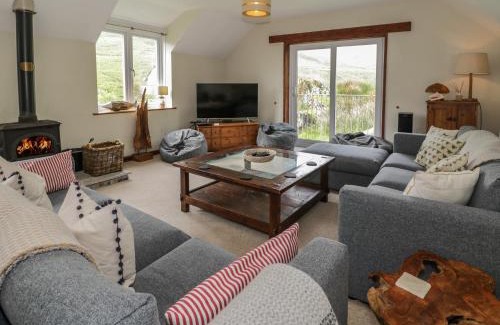 Dinas Mawddwy House | Discover Pennant Tigi Uchaf: Family-Friendly with Pool