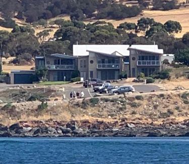 Penneshaw Apartment | Oceanfront Penneshaw Apartments with Ocean Views & Kitchen