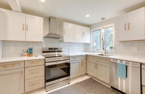 Pennington House | Family-Friendly Home near Princeton with Inviting Deck