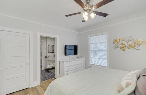 Lakeland House | Charming 2BR Historic Bungalow in Downtown - Rated 10/10