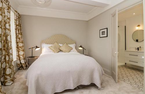 Penny Bridge House | Discover Penny Bridge House: 4-Star Pet & Child Friendly Stay