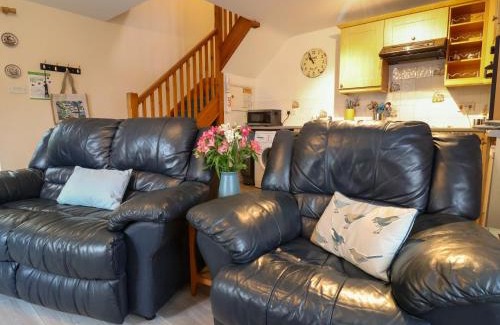 Whitchurch Canonicorum House | Penny Corner: Pet & Child Friendly 4-Star Retreat