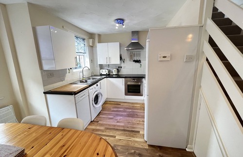 Portsmouth Cottage | Penny Cottage: Ideal Location Near Historic Dockyard & Cathedral