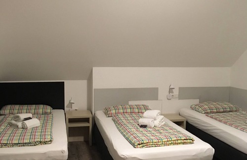 Gross Twulpstedt House | Budget-Friendly Penny-Pension with Breakfast & Family Rooms