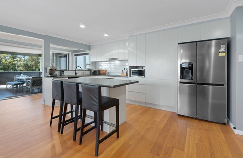 Currarong House | Experience Penny's Hideaway: Oceanfront Open Plan Living