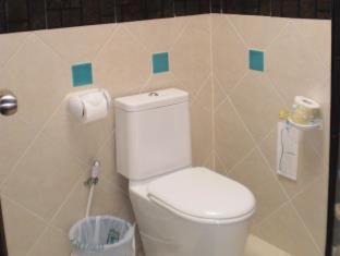 Ko Chang Hotel | Penny's Resort: Oceanfront Escape with Pool & Restaurant