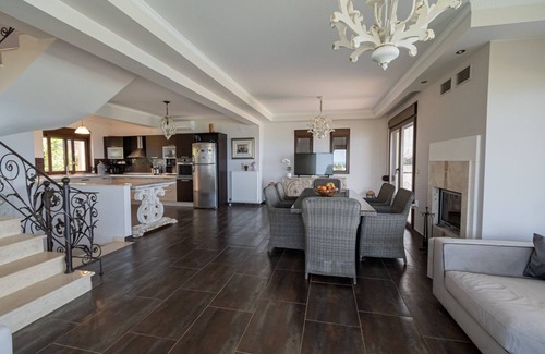 Pallini Villa | Penny Toroneus Edge by RentalsPro - Ηanioti