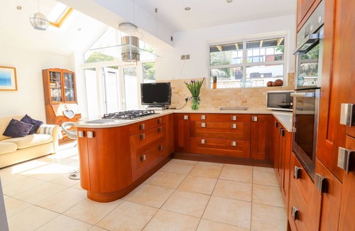 Glanwydden Cottage | Penrhyn View: Guest Rated 10/10 with Pet-Friendly Amenities