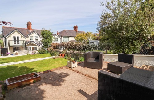 Glanwydden Cottage | Penrhyn View: Guest Rated 10/10 with Pet-Friendly Amenities