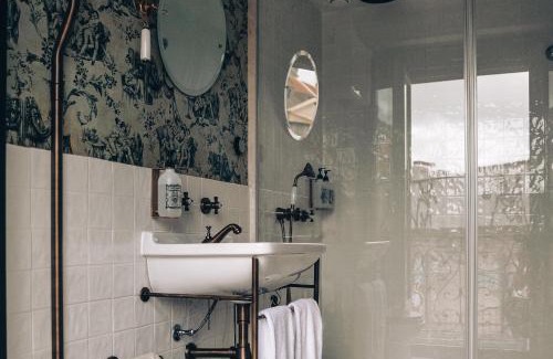 Sao Paulo House | Discover Pensão Amor Madam's Lodge: Highly Rated with Breakfast