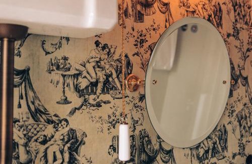 Sao Paulo House | Discover Pensão Amor Madam's Lodge: Highly Rated with Breakfast