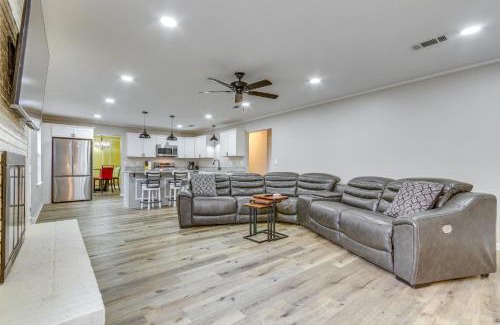 Myrtle Grove House | Bright Pensacola Home with Private Yard Near Downtown