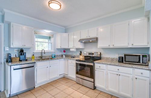 Siguenza Cove House | Family-Friendly Pensacola Townhome Near Downtown Attractions