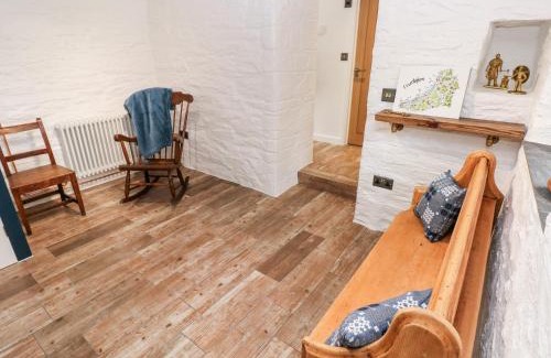 Rhydlewis House | Pet-Friendly Haven at Pensarngerrig: A 4-Star Retreat